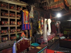 Непал. Монастырь в Пангбоче - внутренне убранство.