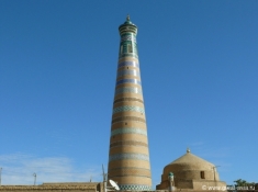 Узбекистан. Хива, минарет Ислам-Ходжа - самый высокий в стране. 